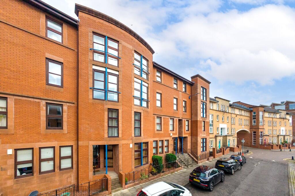 3-bed flat on Old Rutherglen Road, New Gorbals, Glasgow, £235,000