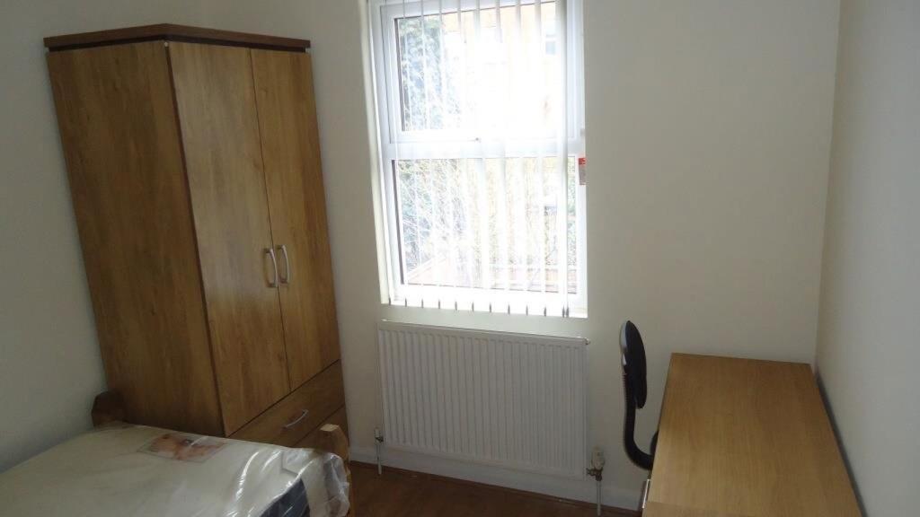 6 bedroom house for rent