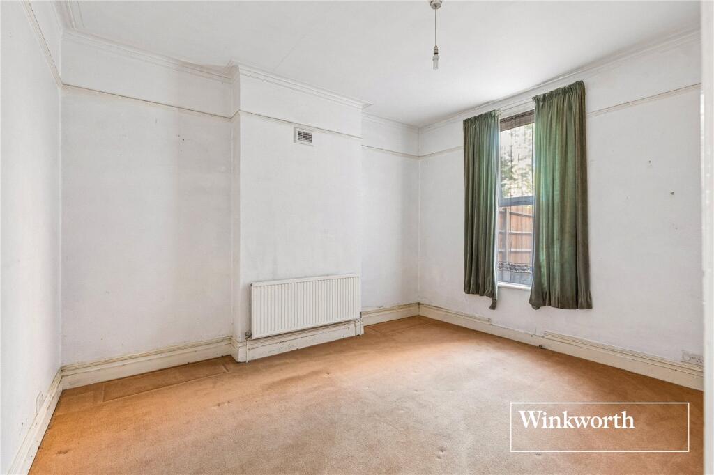 Apartment in London, West Finchley - View 5