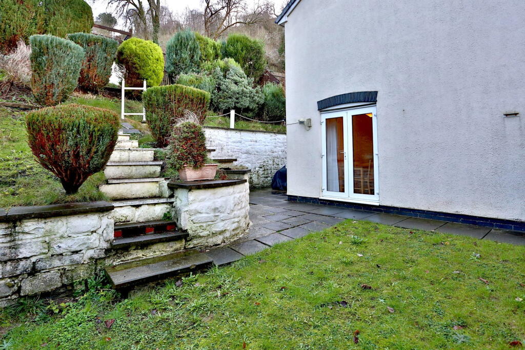 8 Llwyn Melin, Clydach, Abergavenny, NP7 0LJ photo 4