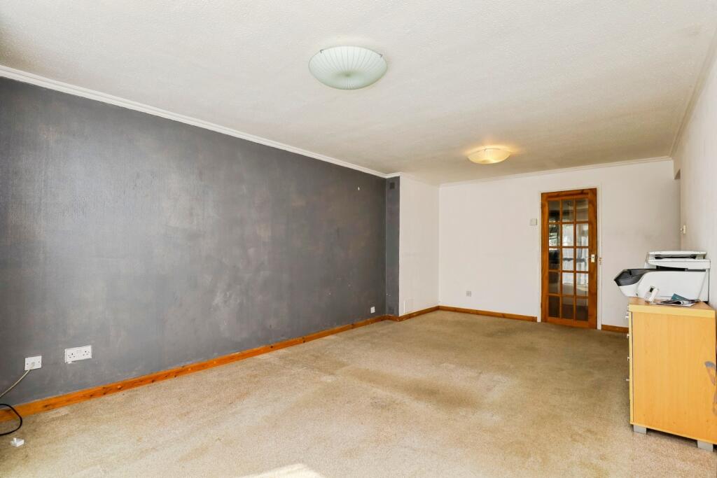 Apartment in Crawley, West Sussex - View 4