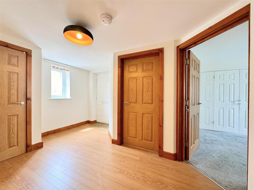 Apartment in Truro - More