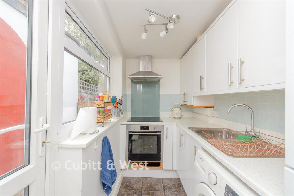 House in Croydon - View 4