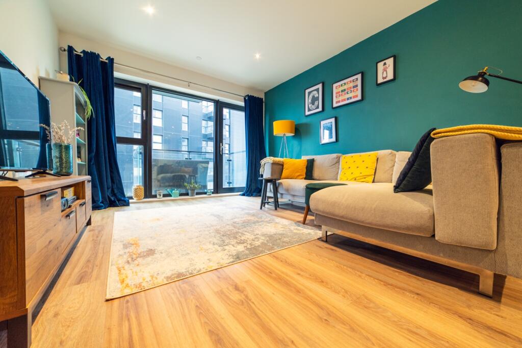 1-bed apartment on Watkiss Way, Cardiff Bay, £199,950