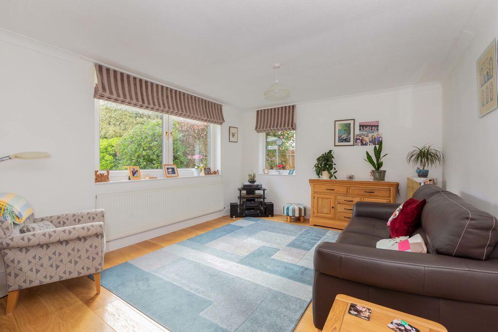 Oakwood Road, Windlesham photo 4