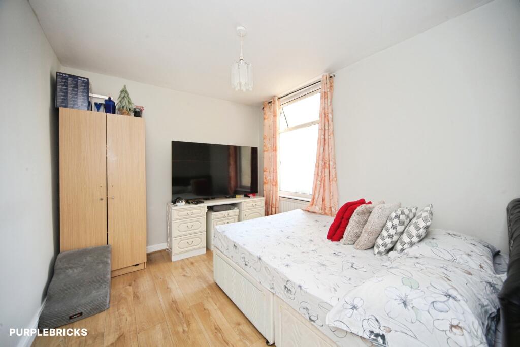 Apartment in Luton - More