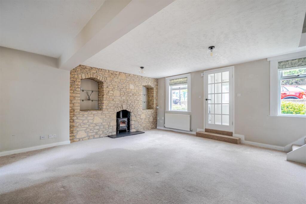 House in Chippenham, Lowden, Patterdown - More