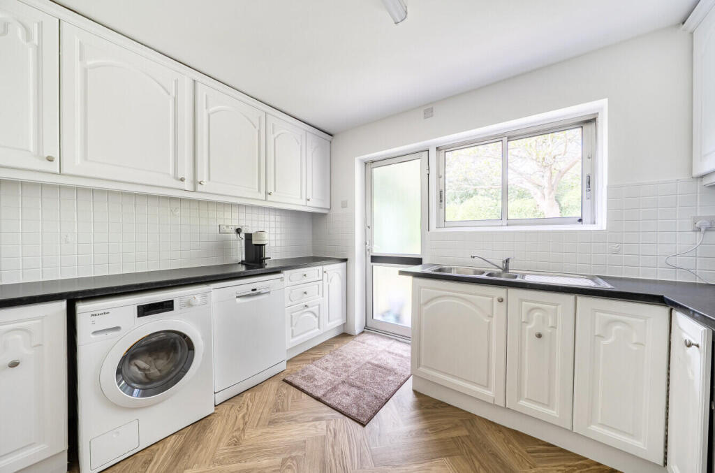 House in Sevenoaks, Westerham - View 2