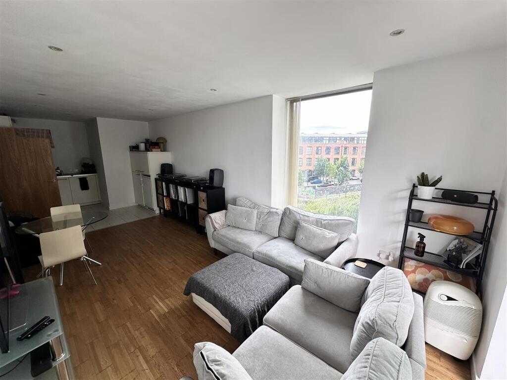Apartment in Manchester, Hulme - View 5