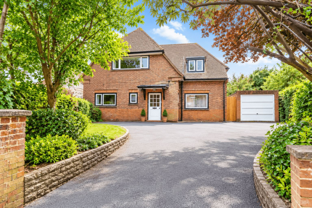 House in Sutton, Benhilton - View 2