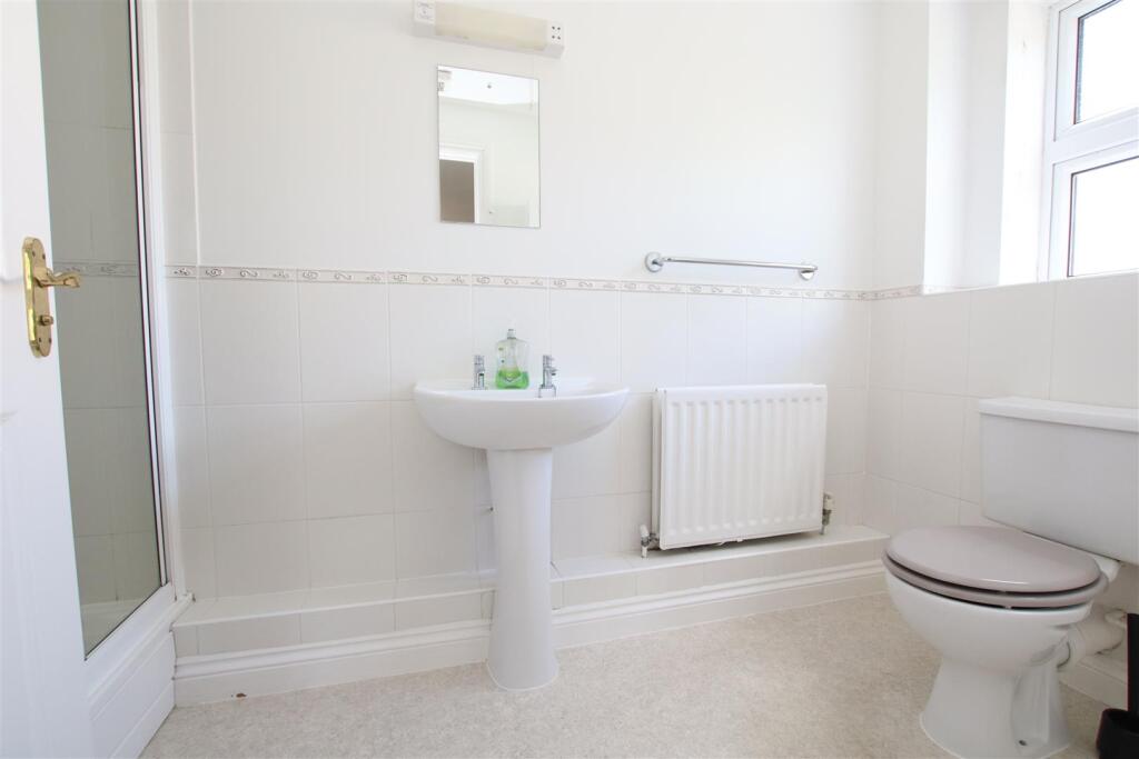 Apartment in Eastleigh, Newtown - View 4