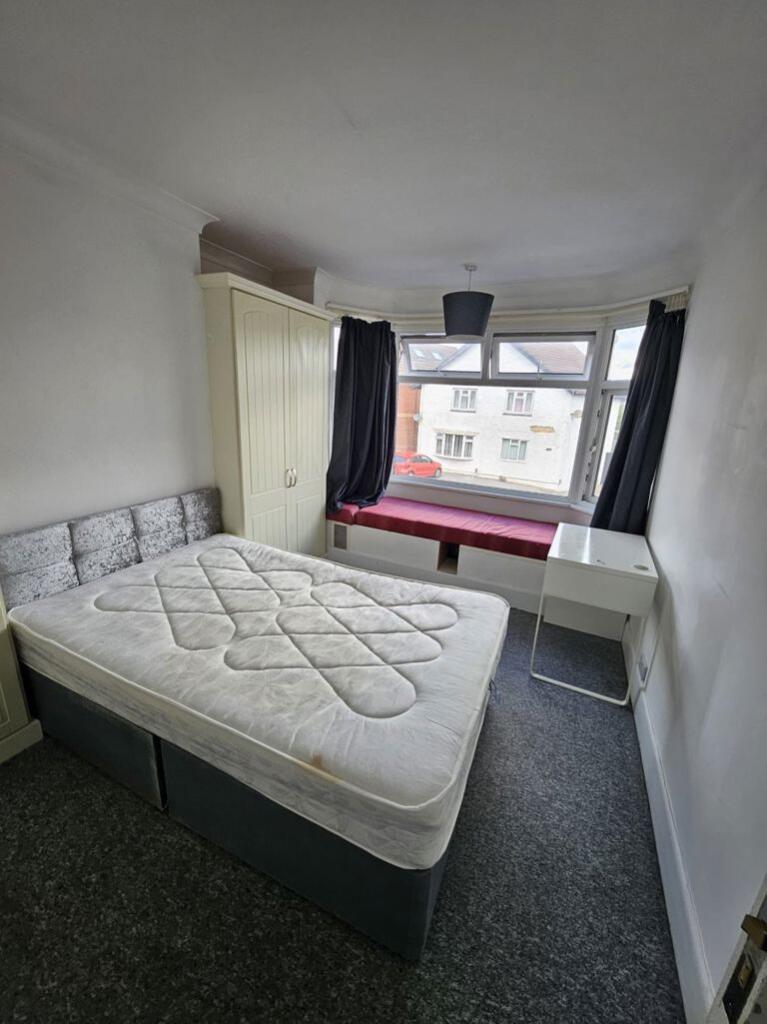 Additional image 8 of Student Five Double Bedrooms, Redhill (P05494)