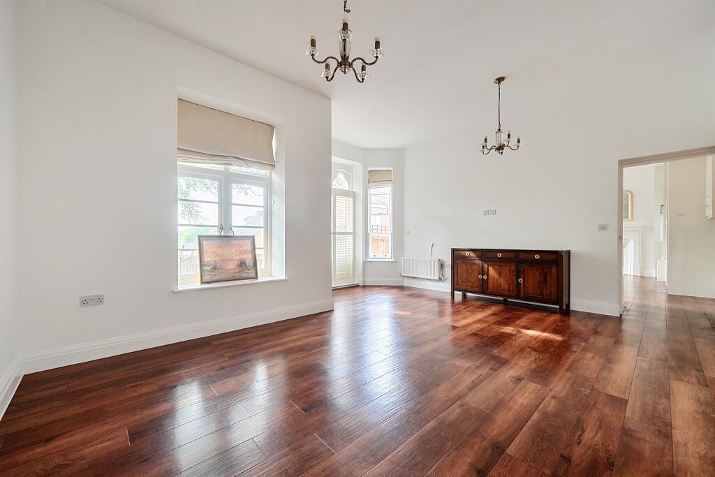 House in Slough, Windsor and Maidenhead - View 4