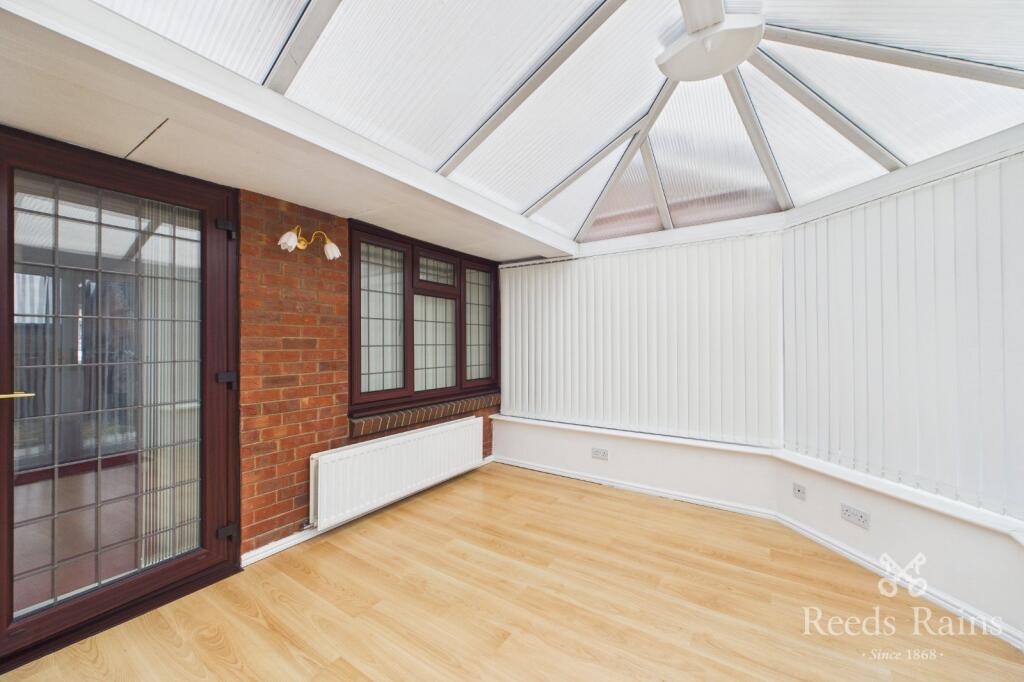 House in Wakefield, Chequerfield - View 5