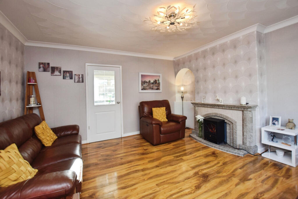House in Kirkmuirhill, Bent - More