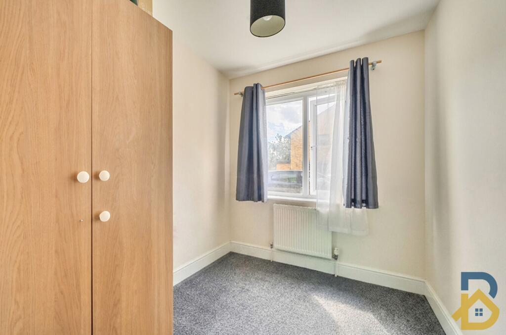 Apartment in Romford, Gidea Park - View 5