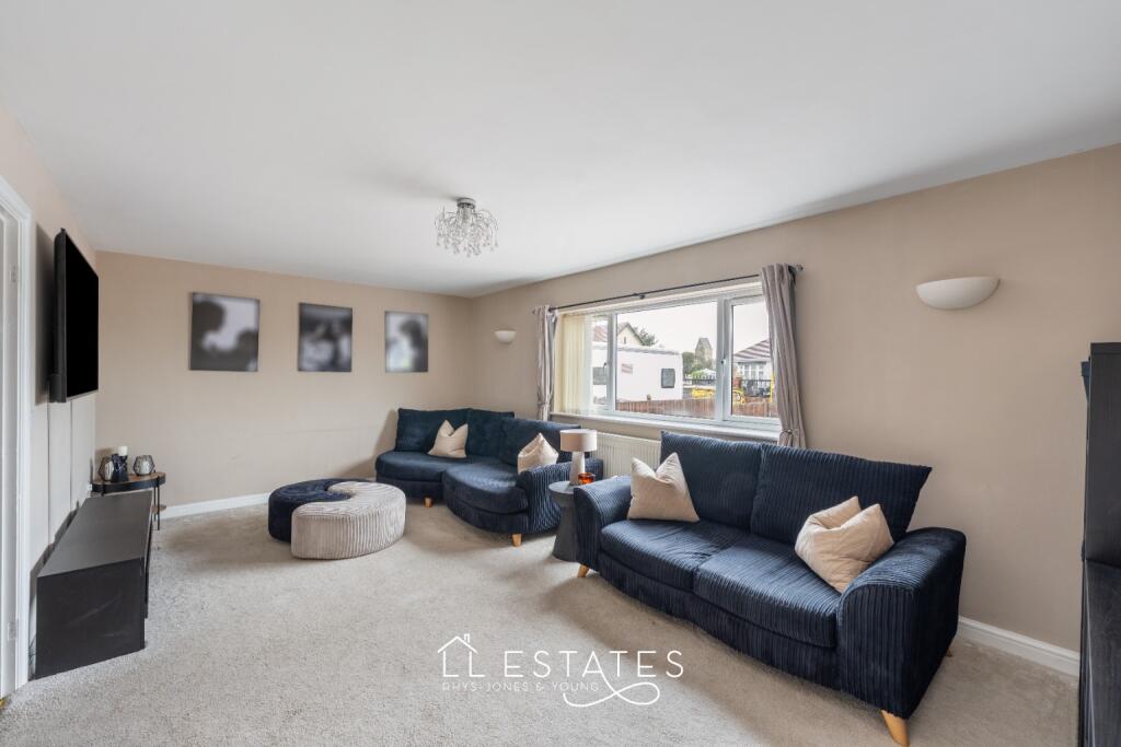 Penisaf Avenue, Towyn, Conwy, LL22 9LL photo 4