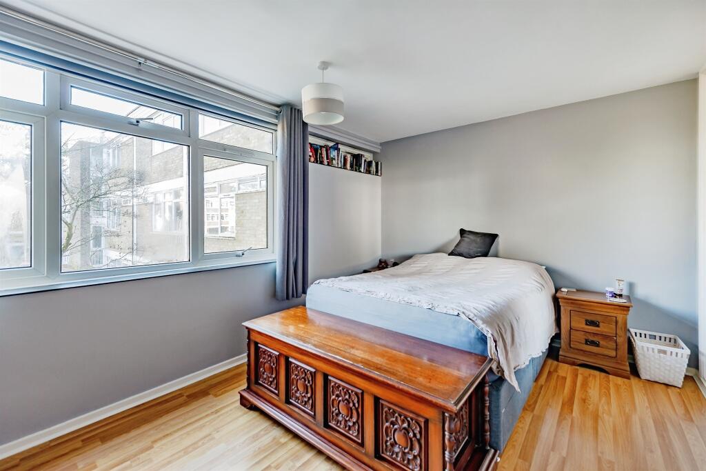 Apartment in Redhill - View 5
