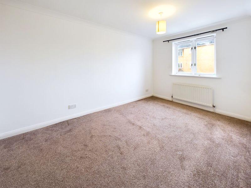 Apartment in Croydon - More