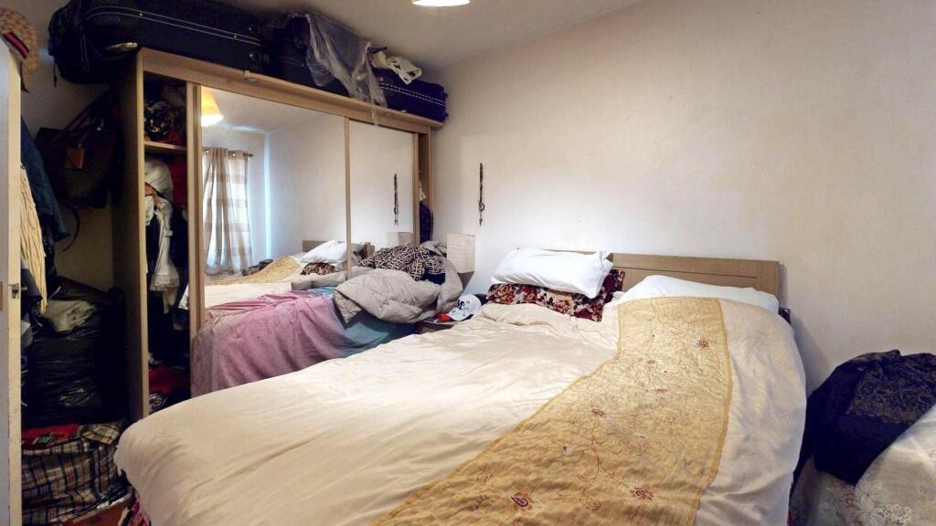 Apartment in London, Plaistow - More