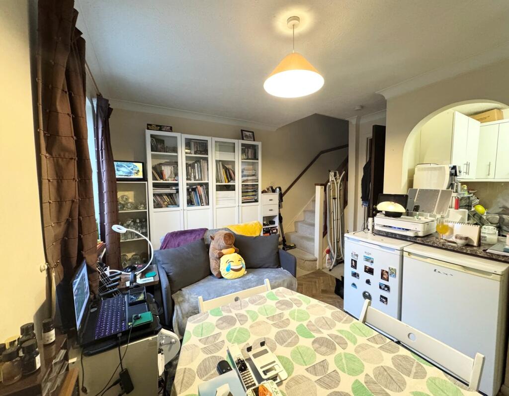 Hanson Close, Guildford, GU4 photo 4