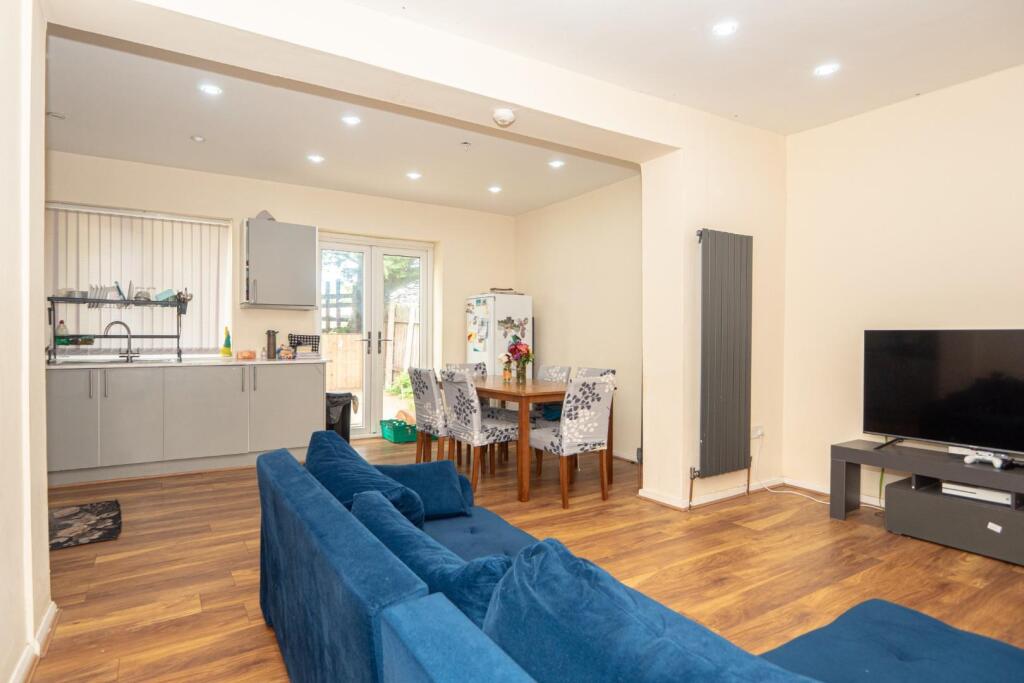 House in Leeds, Farsley - View 5