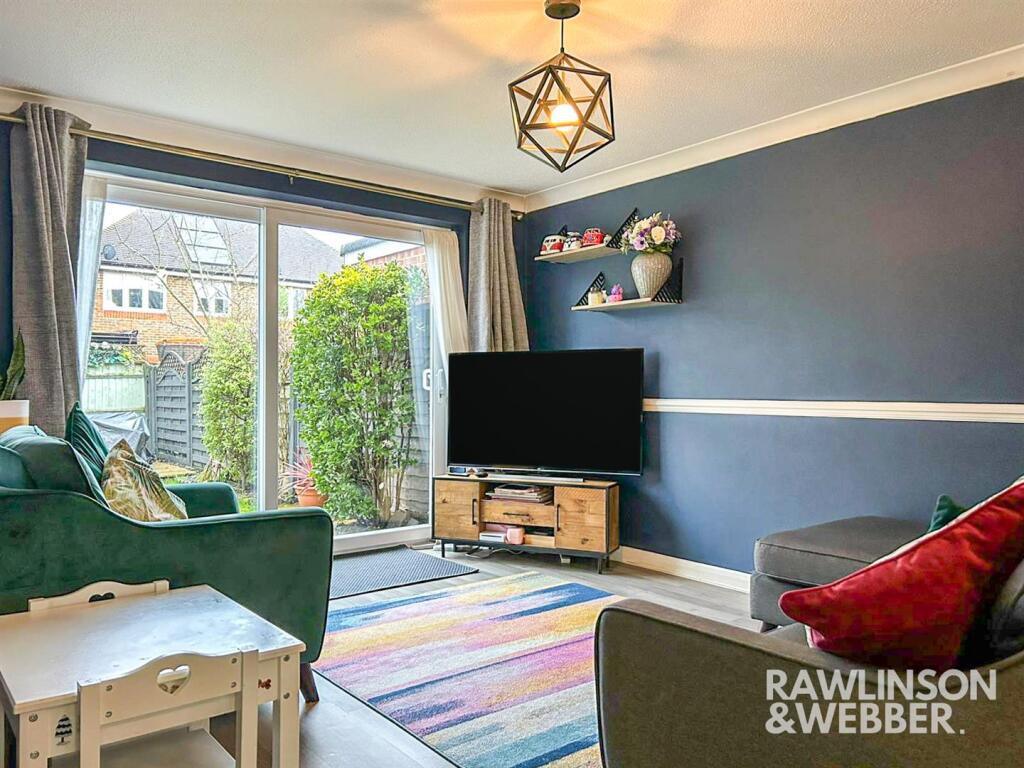 Dunvegan Close, West Molesey photo 2