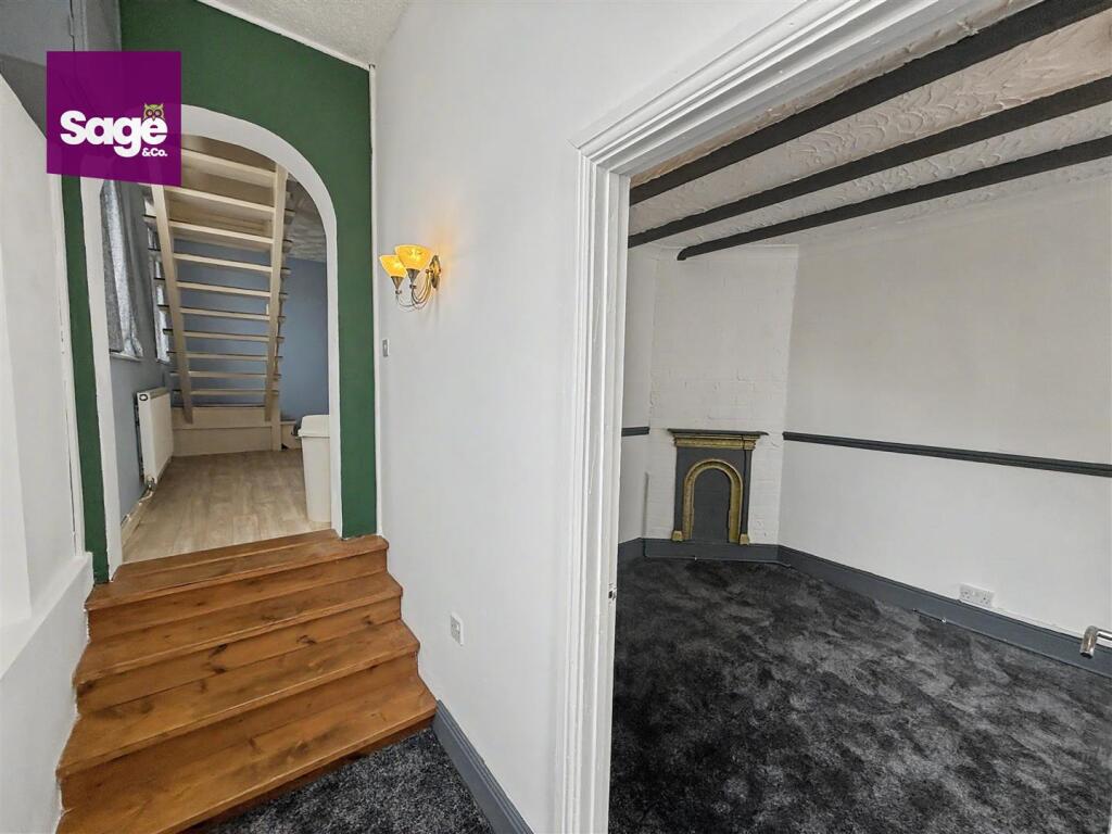 House in Newport - View 4