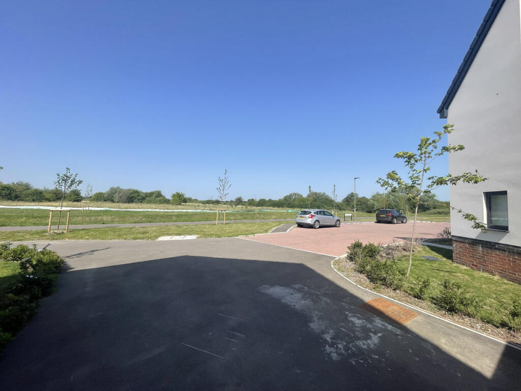 House in Vale of White Horse, Wellington Gate, Grove - More