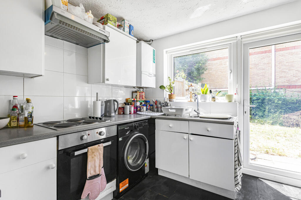 Wheat Sheaf Close, Canary Wharf E14 photo 4