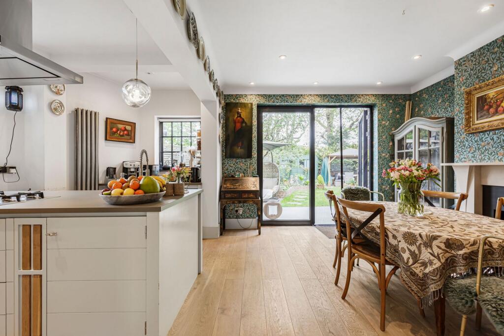 House in London, Mortlake - More