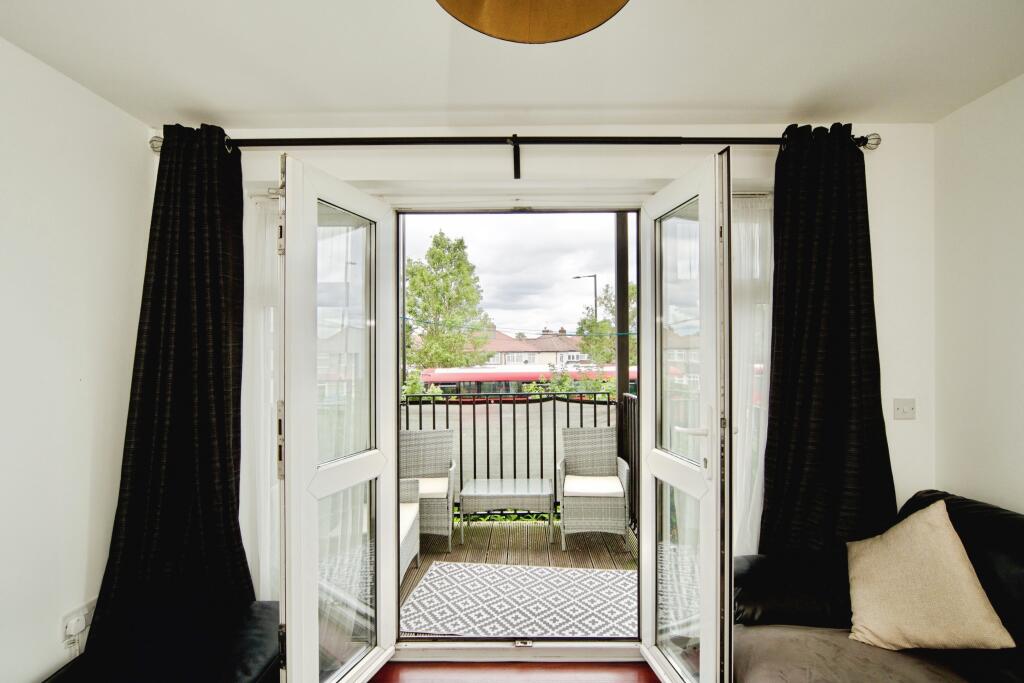 Apartment in Enfield - View 3