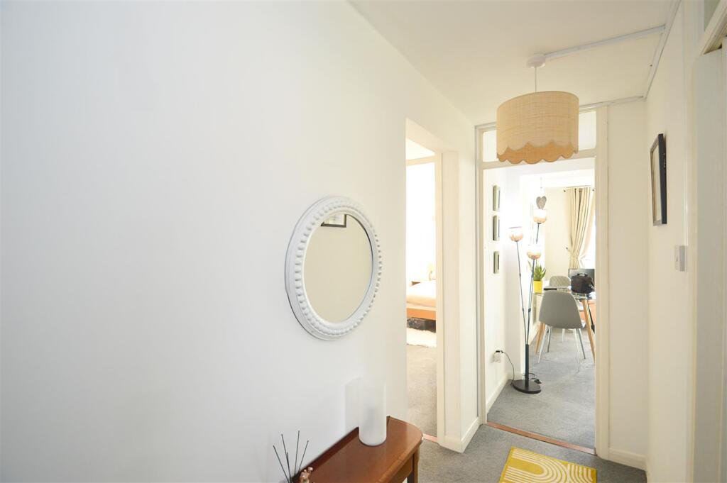 Apartment in East Cowes, Osborne - View 5