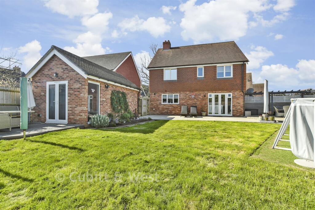 4-bed detached on Knowles Road, Horley, Surrey, £675,000