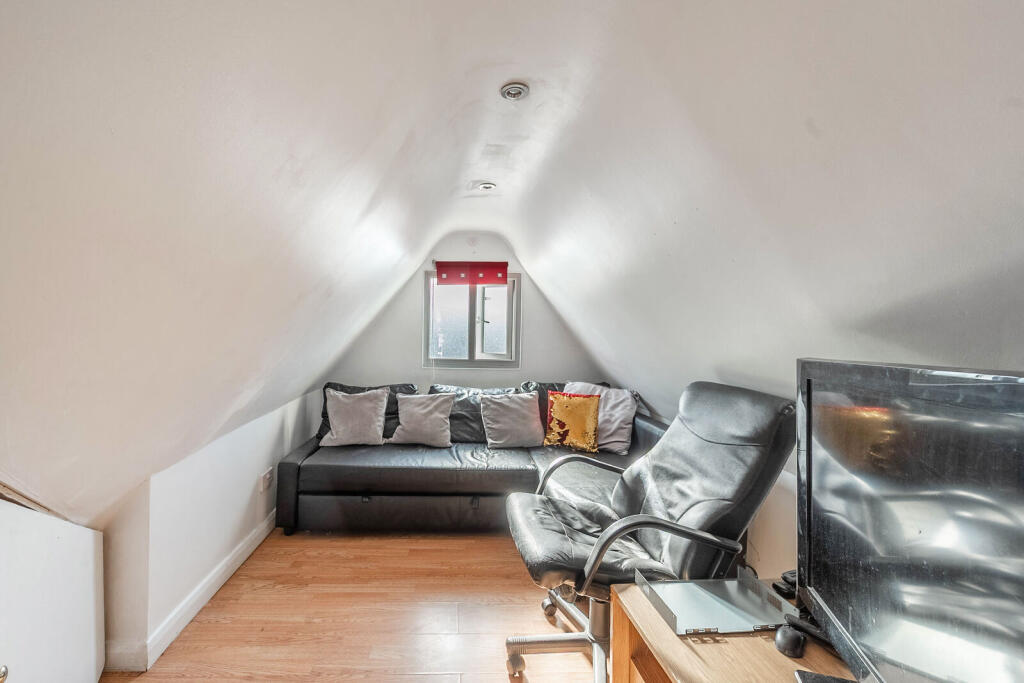 Apartment in Harrow - View 4