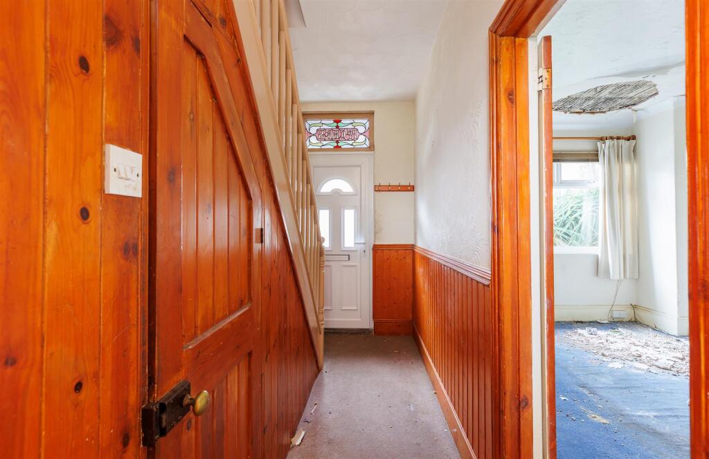 FULL RENOVATION PROJECT IN POPULAR AREA - Tennyson Road, Cowes - View 5