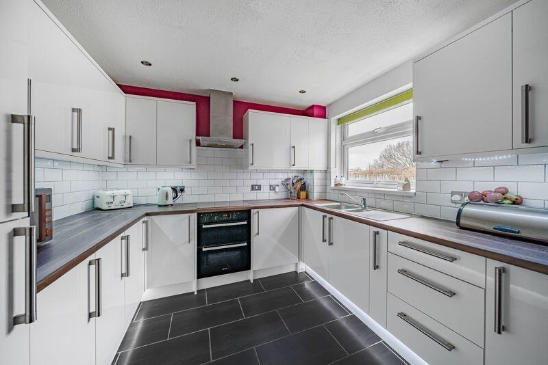 Main image of property: Roundham Close, Kidlington, OX5