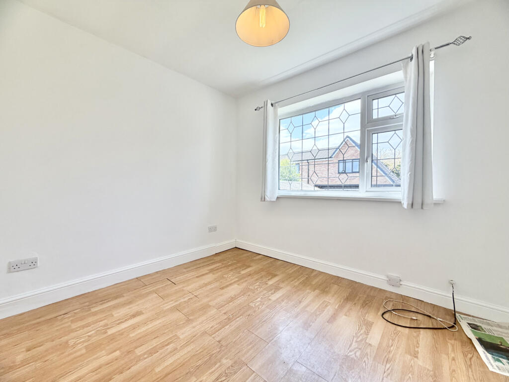Newlands Drive, Stanley, Wakefield, West Yorkshire, WF3 photo 3