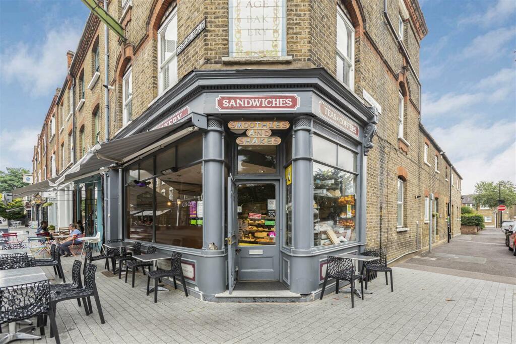 Property for sale in Orford Road, Walthamstow, London, E17 – další