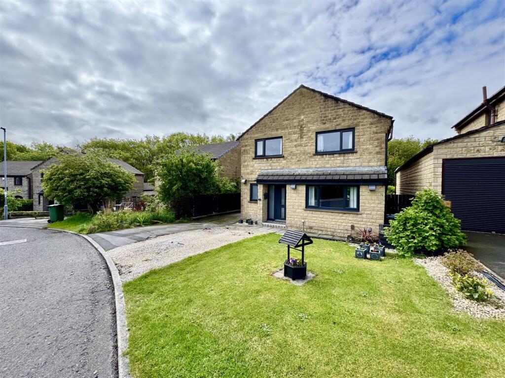 Main image of property: Delves Wood Road, Beaumont Park, Huddersfield, HD4 7AS