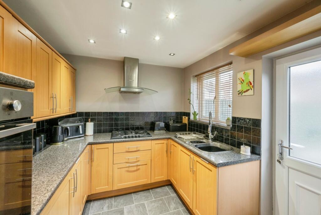Wellington Grove, Doncaster, South Yorkshire, DN5 photo 2