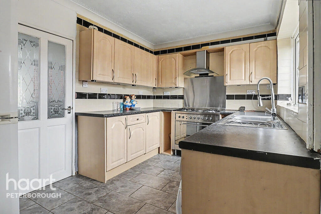 Deene Court, Westwood photo 4