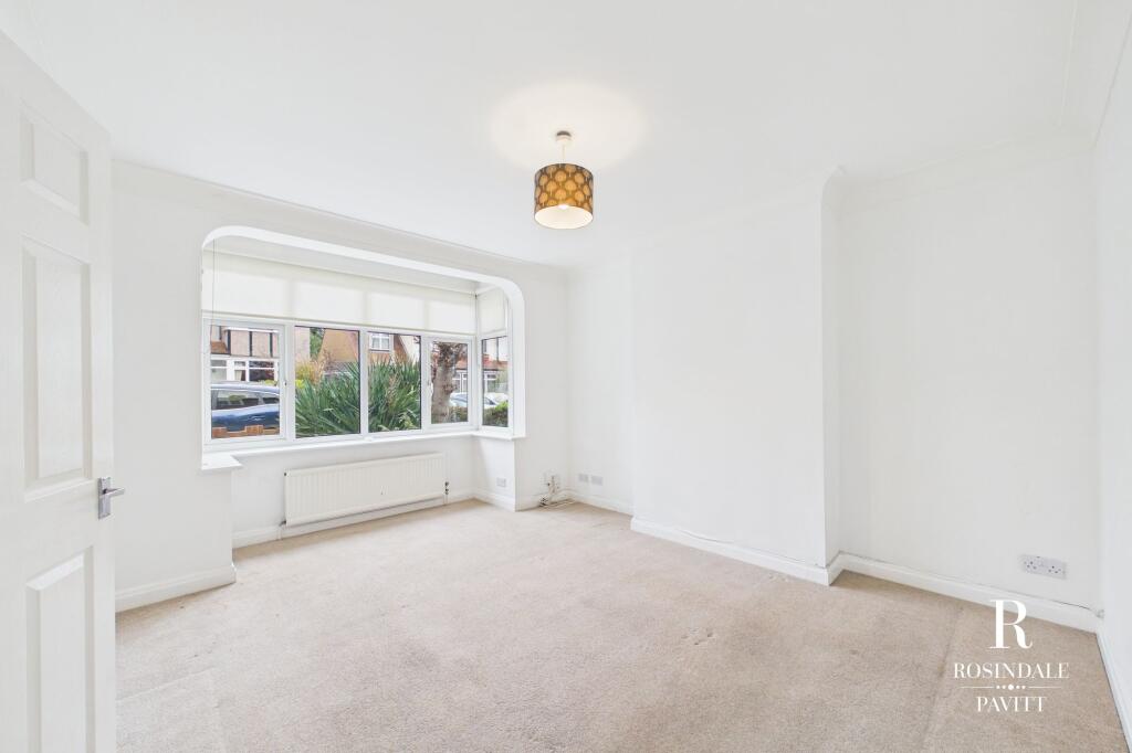 Crichton Avenue, Wallington, SM6 photo 3
