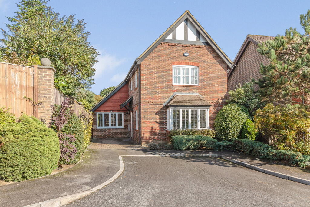 Main image of property: Heatherfold Way, Pinner, HA5