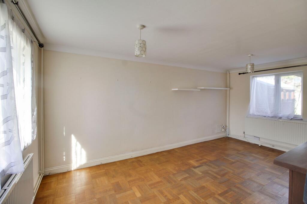 Broadwater Crescent, Stevenage, SG2 photo 3