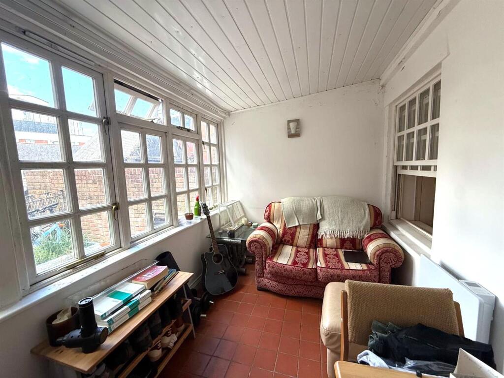 Apartment in Exeter - View 4