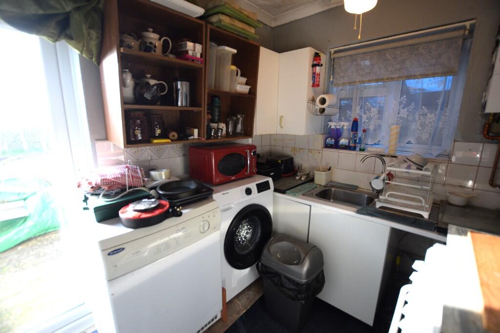 Marine Avenue, BN24 photo 4