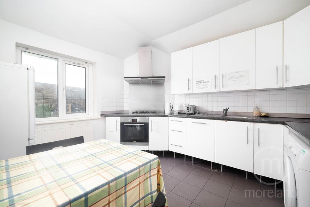 Golders Green Crescent, Golders Green, NW11 photo 2