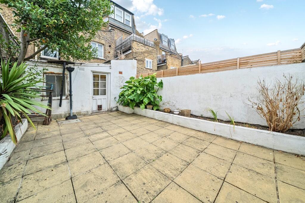 House in London - View 3