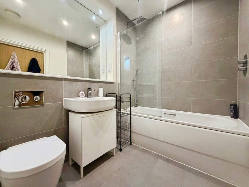 Apartment in Binfield, Bracknell Forest - View 4